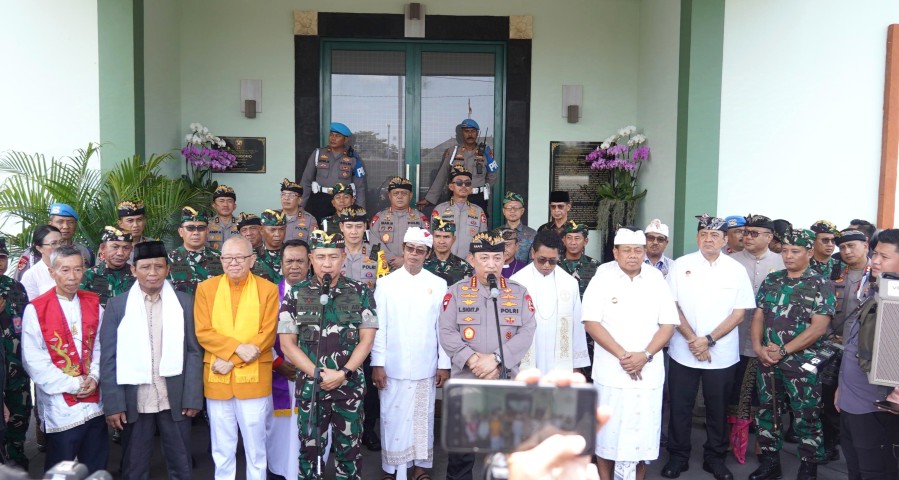 *TNI POLRI Gelar Doa Bersama Lintas Agama Pilkada Damai* 