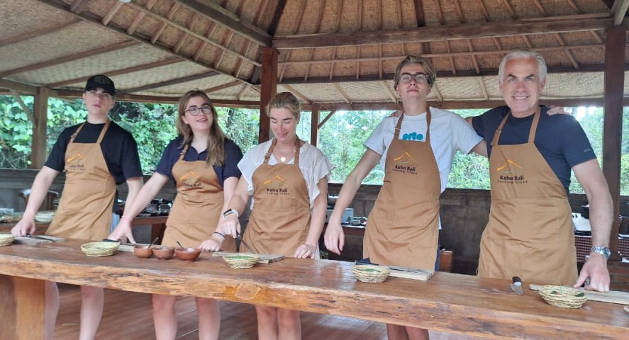 Kubu Bali Cooking Class: Sensasi Memasak dan Menikmati Hidangan Bali yang Autentik